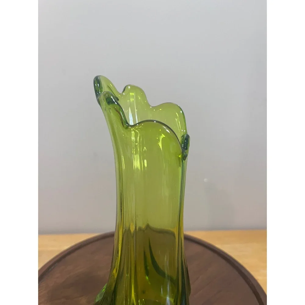 Vtg Viking Glass Avocado Green Swung Vase Mid Century Modern 9.5 Inch MCM Art